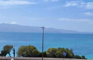 Superbe Pieds dans l eau ajaccio face à la mer plage de sable fin route des îles des sanguinaires - Foto 2