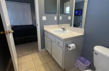 3 Bedroom Villa with Poolside Cinema and Games Room Close to theme Parks sleeps 6 - Photo 27