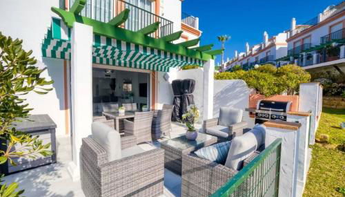 Marbella Luxury Home with Games Room & Sea Views - Photo 4