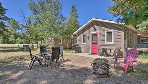 half Mi to Dtwn! Suttons Bay Cottage with Fire Pit - Foto 3