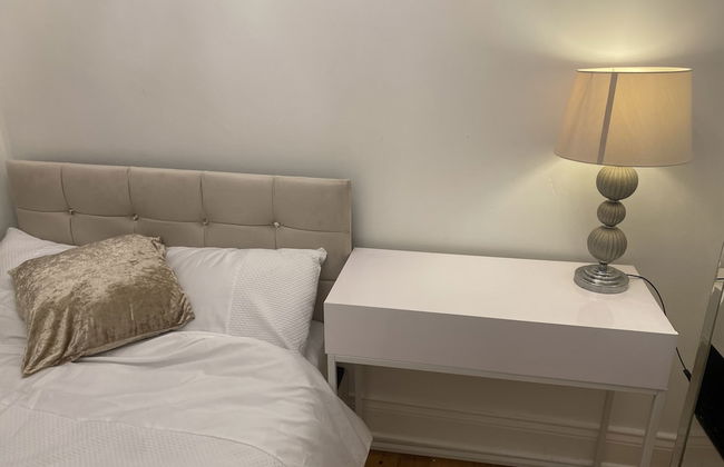 Stunning 2-bed Pet Friendly Apartment in Gateshead - Photo 5