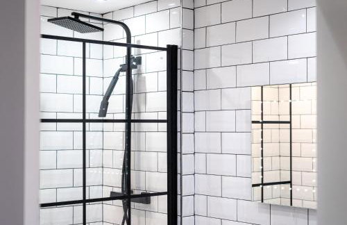 Cheerful 2 Bedroom Homely Apartment, Sleeps 4 Guest Comfy, 3x Double Bed, Parking, Free WiFi, Suitable For Business, Leisure Guest,Glasgow, Glasgow West End, Near City Centre, Perfect For Common Wealth Games 2026 - Foto 51