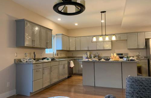 Huge Cozy Home with Many Bedrooms in Ivywild - Foto 22