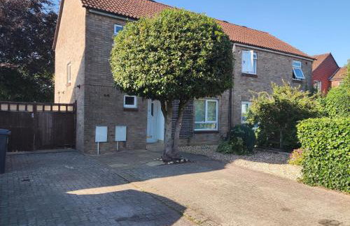 3 Bedrooms, PARKING 3 cars, GARDEN, Wi-fi, CONTRACTOR STAY, close to the Beach, Shops, Hospital, Airport - Foto 23