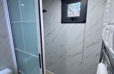 Glamping Pod with a Hot Tub in Orchard - Foto 11