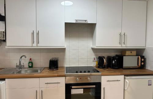 Stylish One Bedroom Apartment - Photo 14