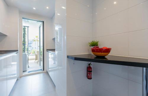 Marbella luxury brand new 2-bedroom apartment, 3 min walk to the beach! - Photo 24