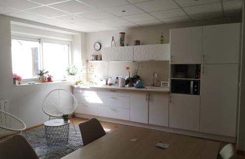 Logement cosy verdoyant RDC avec piscine - Photo 5