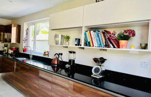 4-Bed Seaside Dream House - Sleeps 8 & Parking - Foto 15