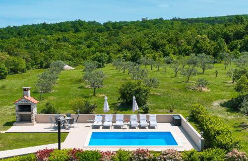 Casa Ivanovac with pool and large front yard - Photo 14