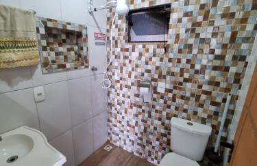 Lindo Apartamento, WiFi Rápido, 2 Banheiros, Suíte, Sala Confortável, Cozinha Completa, Microondas, Entrada Privativa, Perto do Shopping Pátio Matosinhos, 5 min do Centro Histórico - Foto 37