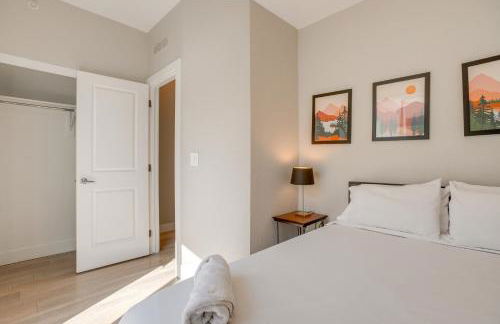 Rooftop Deck and Hot Tub Walkable Denver Townhome - Foto 18