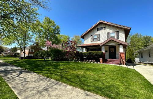 King Bed, Stocked Kitchen, Easy Driveway Parking, 2mi to Downtown & Coliseum - Foto 14