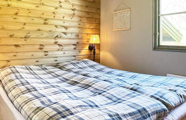 Charming Lakeside Cottage Getaway - Photo 2