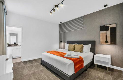 5BR Family Haven Near Disney with Private Pool - Foto 10