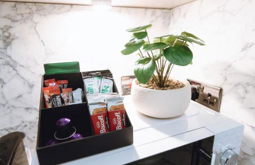 Luxury 2 BD with Free Parking & WIFI, Near Train Station and Stockport Hospital - Foto 13