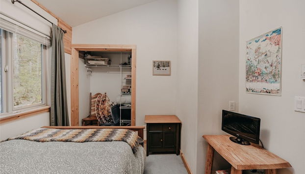 Glacier Springs Cabin #60 - Soaker Tub - Blu-Ray - Sleeps 4 - Foto 5, Habitación