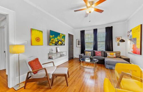Bright and Restful 2BR near Uptown with Balcony - Foto 2