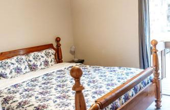 Rest Easy Retreat - 2BR Near SHSU - Pool - WiFi - Free Parking - Foto 9