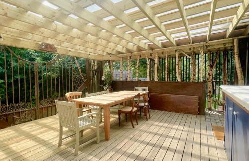 Tree Tops Holiday Let & Sauna South Downs West Sussex Sleeps 10 - Foto 4