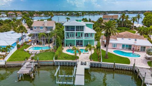 Waterfront Luxury w/ Heated Salt Pool & Golf Cart - Foto 3