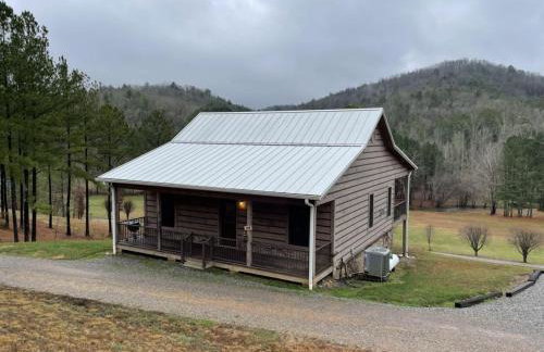 Peaceful family cabin near fishing with over 100 acres of mountain and field trails to explore! 2 Bedroom Cabin by RedAwning - Foto 2