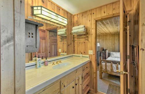 Scenic Lake Almanor Home with Mountain Views! - Foto 23