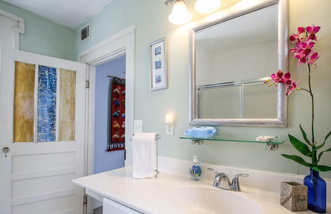 Artist's House Upper Apt Walk to Forsyth - Photo 74