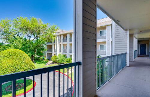 Lake Conroe Condo with Pool Access and Balcony! - Foto 19