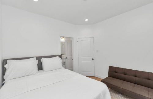 Tranquil Downtown Escape with Backyard - Photo 79