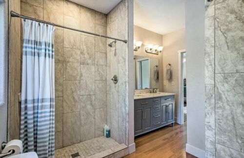 Huge Cozy Home with Many Bedrooms in Ivywild - Foto 52