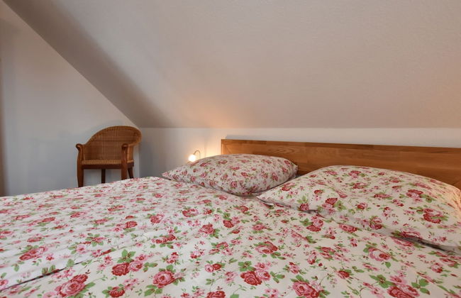 Stylish Family Stay by Beach - Photo 4