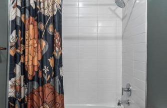 Penthouse Luxury with Pool Patio and City View plus Walk to Broadway - Foto 21