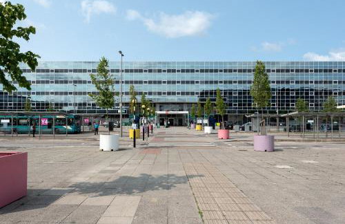 Deluxe 2 bed, 2 bathroom Milton Keynes apartment within walking distance to train station and City centre. - Foto 29