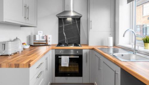 Stylish 2 Bedroom Apartment - Netflix - Off Street Parking 1DS - Foto 3, stove, toaster