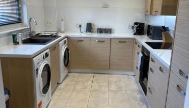 Dunfermline 2 Bed Flat Fully Furnished - Foto 4