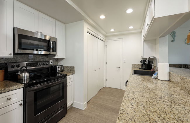 Beachfront Retreat - Photo 19