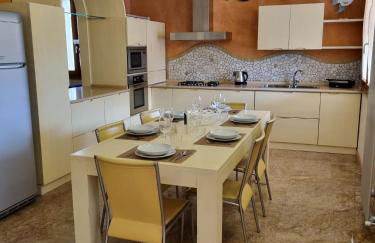 Consuelo House - Photo 7