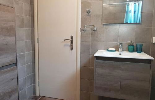 Xaradiotis House - A modern home away from home - Photo 32