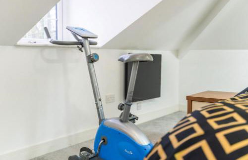 Exquisite 2-Bedroom Penthouse-Sleeps 7-Free Parking with Workspace & High-Speed WiFi - Foto 15