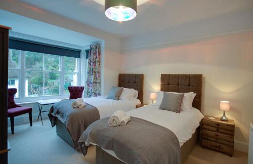 Luxury Large Five Bedroom Family House Sleeps 10 - Photo 6