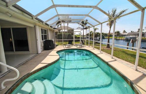 Chic & modern canal-front retreat with private pool - Azure Tides - Photo 18