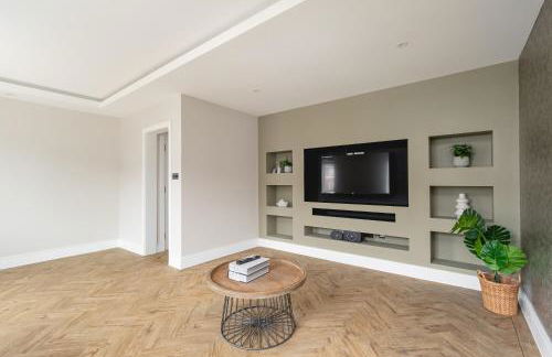 Skyvillion - COZY LARGE 4 & 1 Bed Apartments in London Enfield, Mins to Tube Station, Free Wi-Fi - Foto 12