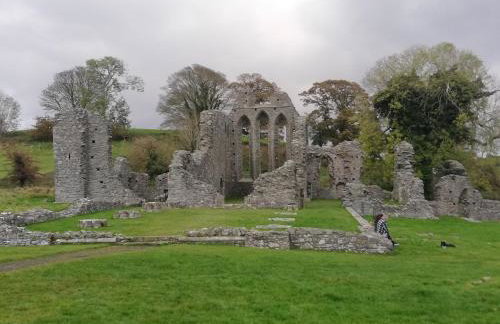 Forest Path luxury Studio Apartment with large bedroom bathroom and sauna Sleeps up to 4 - Photo 40