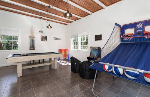 Exclusive Lux Home Near Town • Game Rm • Gym • 4BR - Photo 15