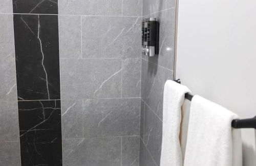 3Bed 2Bath Apt Near NYC plus Parking and Laundry - Foto 36