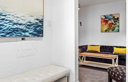 AC Retreat - Cozy 2BR by Tropicana & Beach - Foto 24