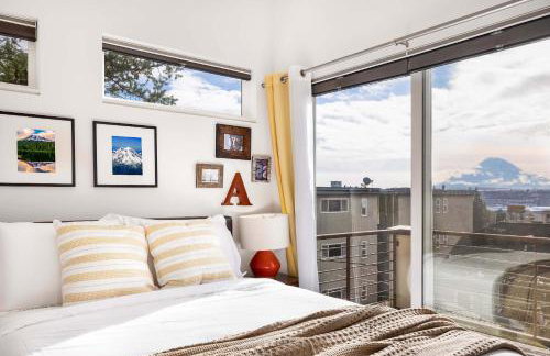 Designer Fremont Retreat w Mount Views & Office - Photo 3