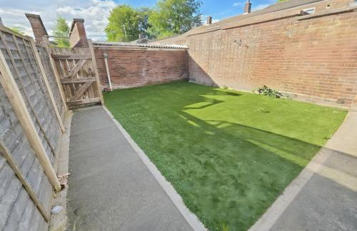 2ndHomeStays- Willenhall-A Serene 3 Bed House with a Garden View-Suitable for Contractors and Families-Sleeps 9 - 7 mins to J10 M6 and 21 mins to Birmingham - Foto 22