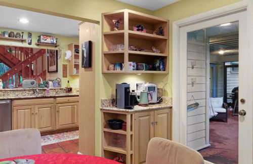 Beach Paradise Getaway - 200ft from Beach! - Foto 44